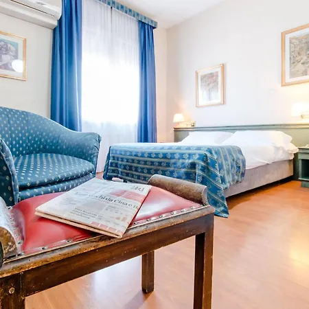 فندق Hotel Centrale 2*
