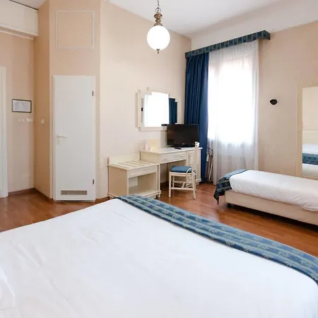 فندق Hotel Centrale 2*